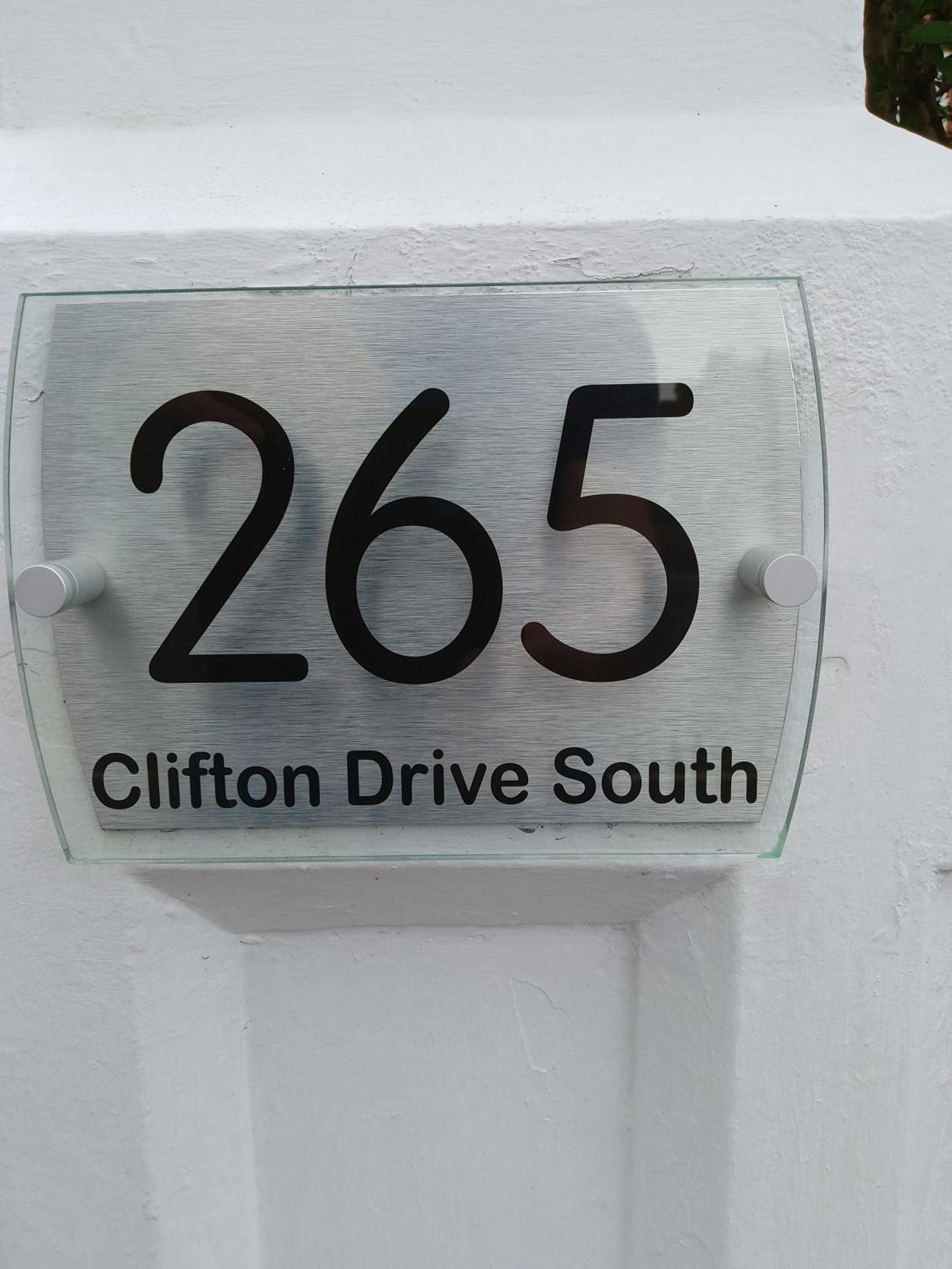 Apartment St Annes Garden Flat Award Winning Hosts *
