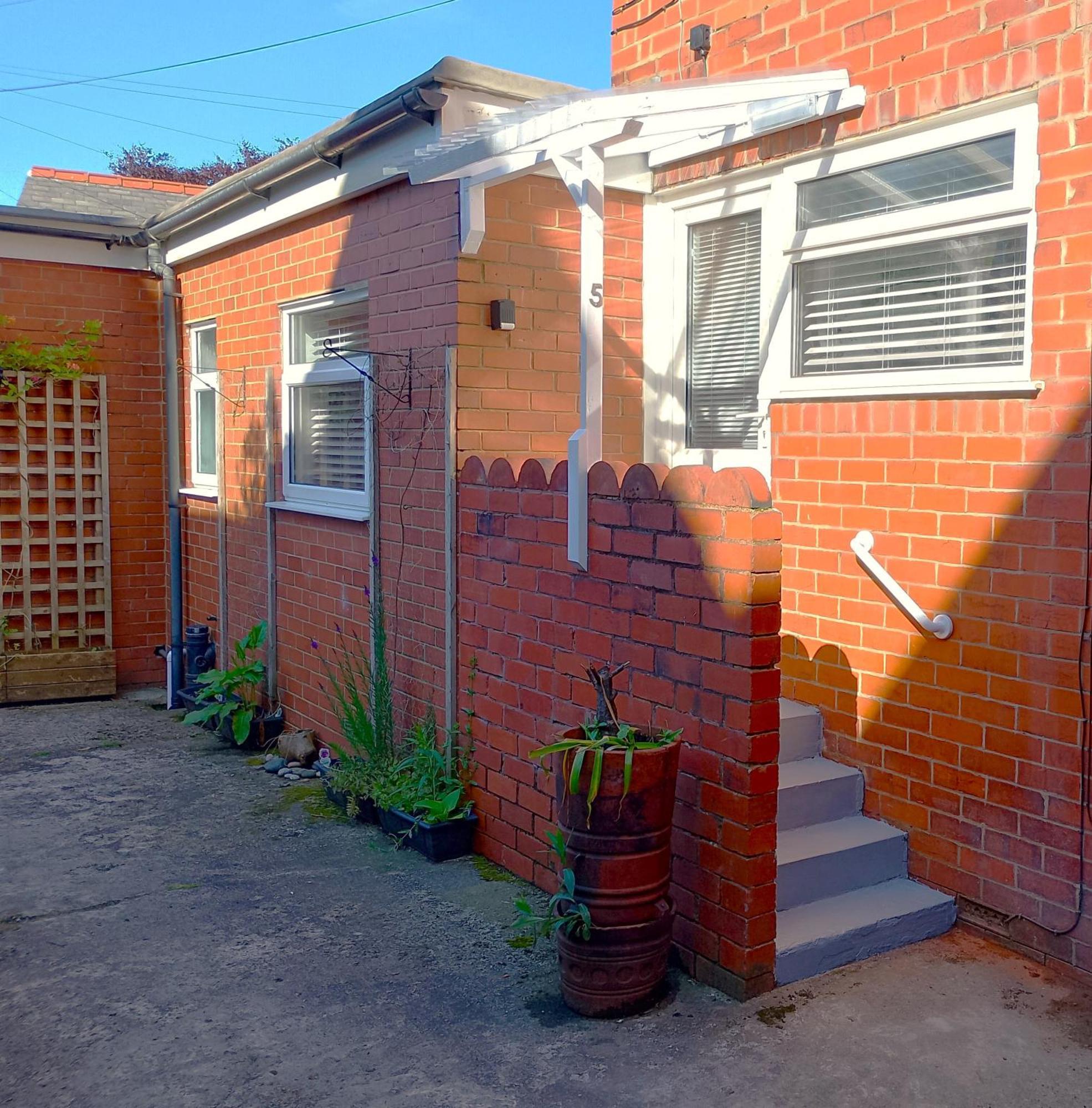 Apartment St Annes Garden Flat Award Winning Hosts *